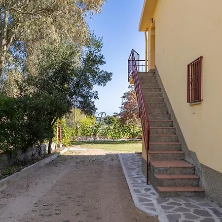 Anna's - Paradise By The Sea