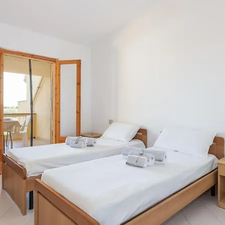 Anna's - Paradise By The Sea